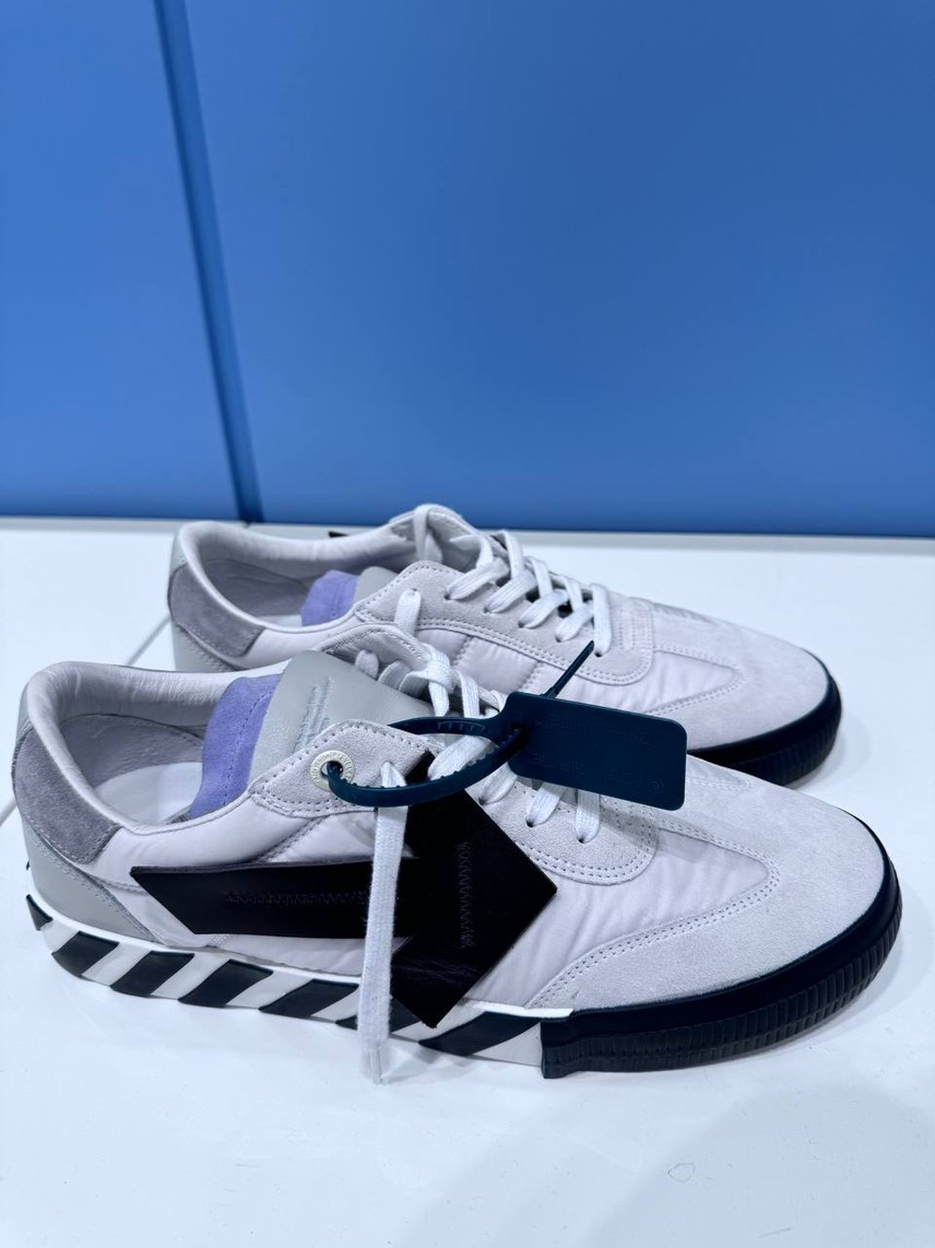 OFF-WHITE Sneakers front view - Men's luxury Shoes