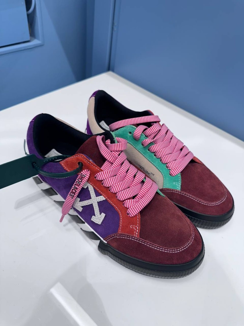 OFF-WHITE Sneakers side view - Men's luxury Shoes