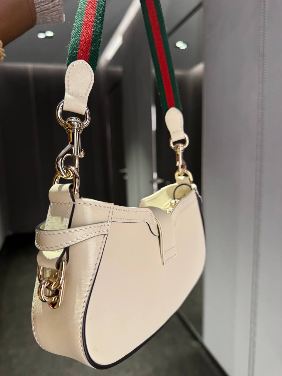 GUCCI Shoulder bags side view - Women's luxury Bags