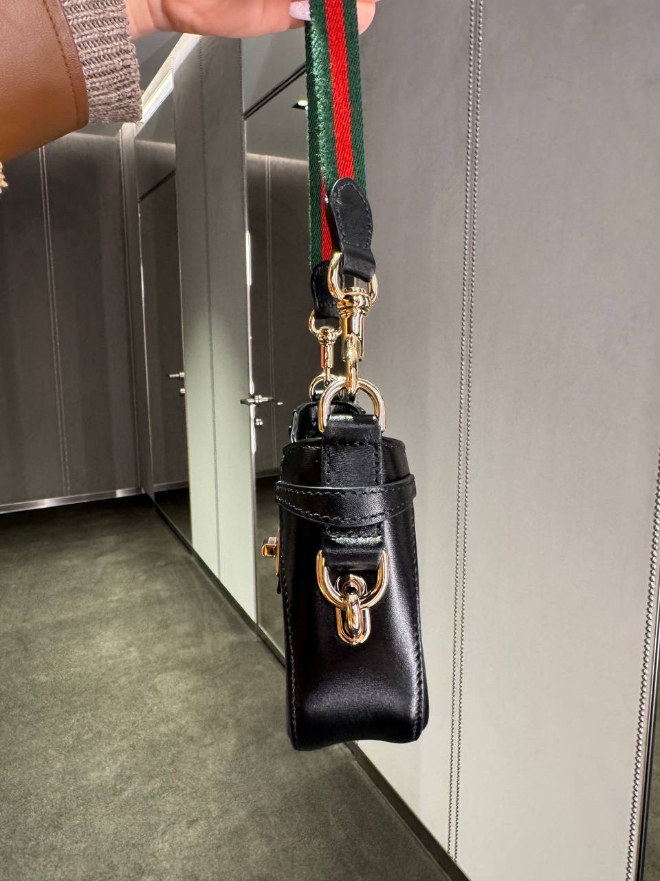 GUCCI Shoulder bags side view - Women's luxury Bags