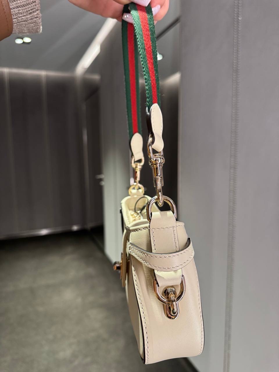 GUCCI Shoulder bags side view - Women's luxury Bags
