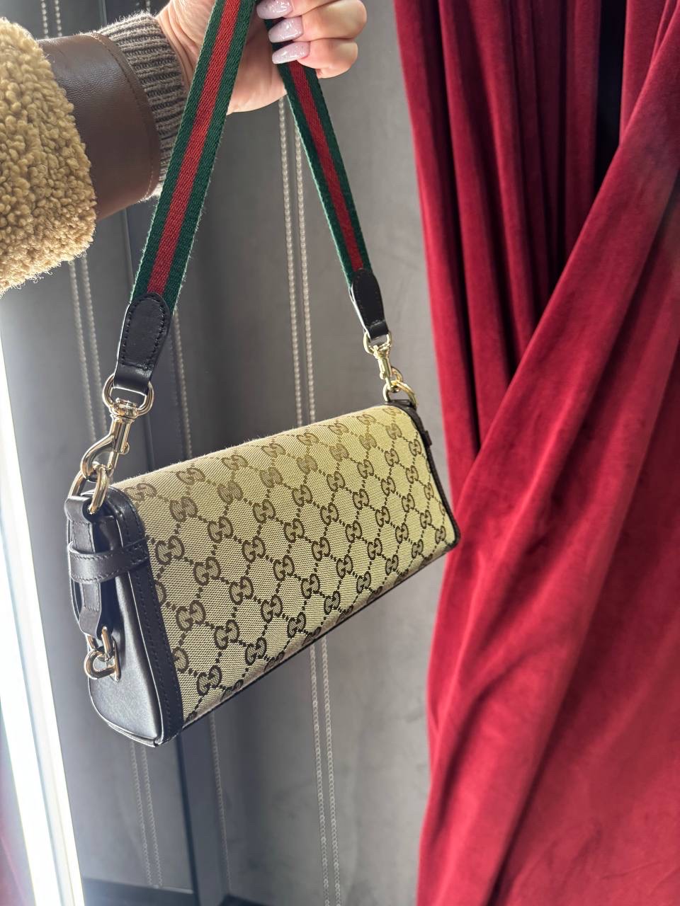 GUCCI Shoulder bags side view - Women's luxury Bags