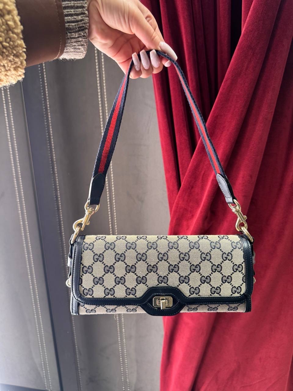 GUCCI Shoulder bags front view - Women's luxury Bags