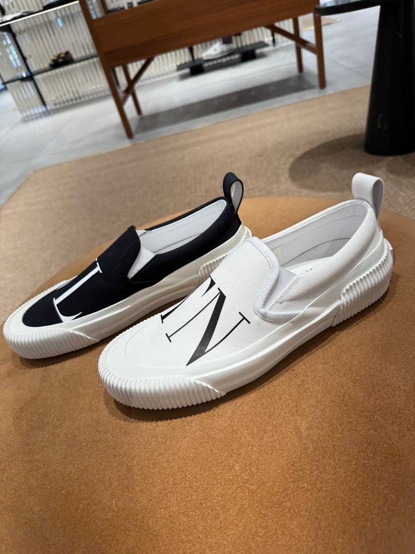 VALENTINO GARAVANI Moccasins side view - Men's luxury Shoes
