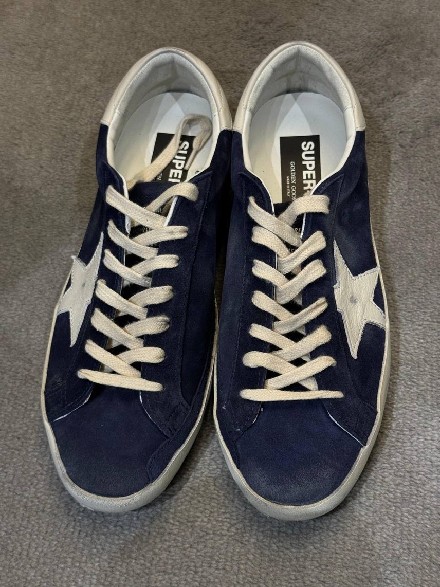 GOLDEN GOOSE Sneakers side view - Men's luxury Shoes