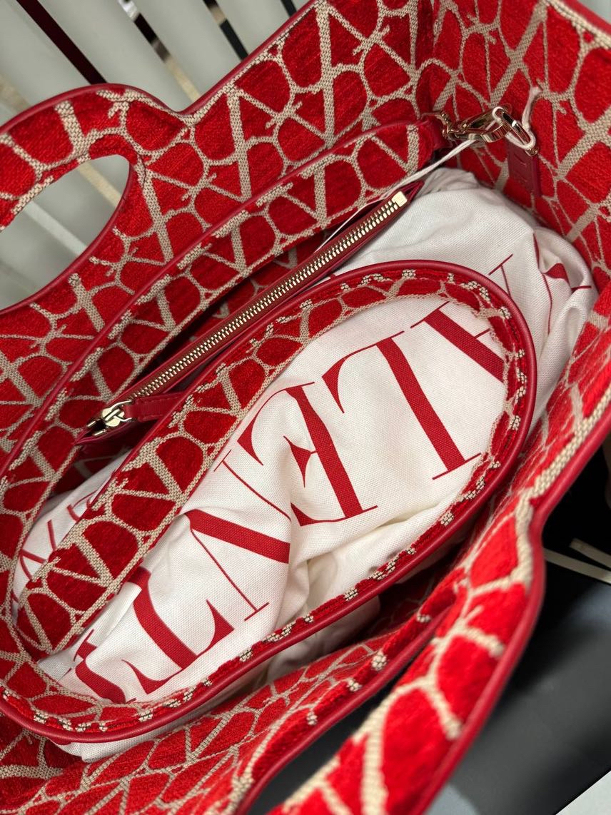 VALENTINO GARAVANI Totes side view - Women's luxury Bags