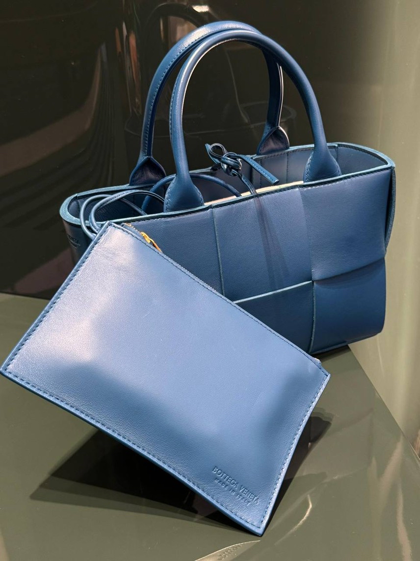 BOTTEGA VENETA Shoulder bags side view - Women's luxury Bags