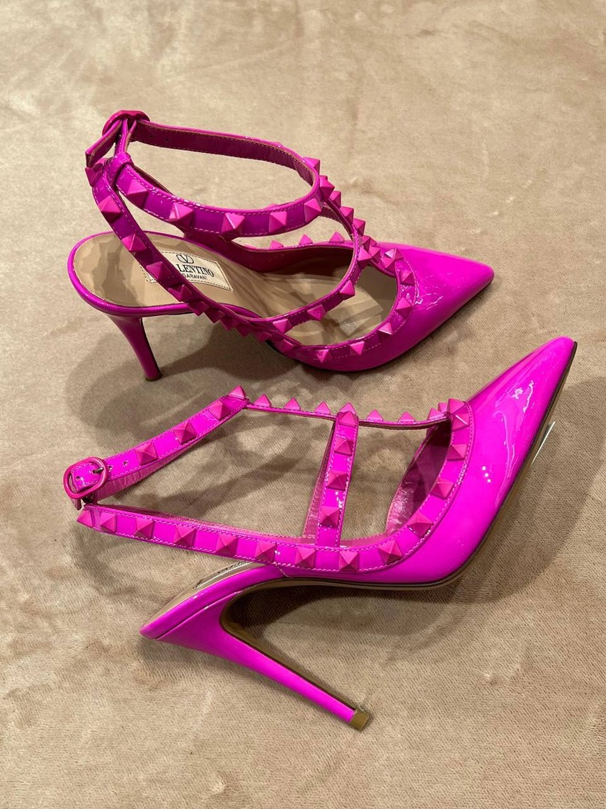 VALENTINO GARAVANI Sandals front view - Women's luxury Shoes