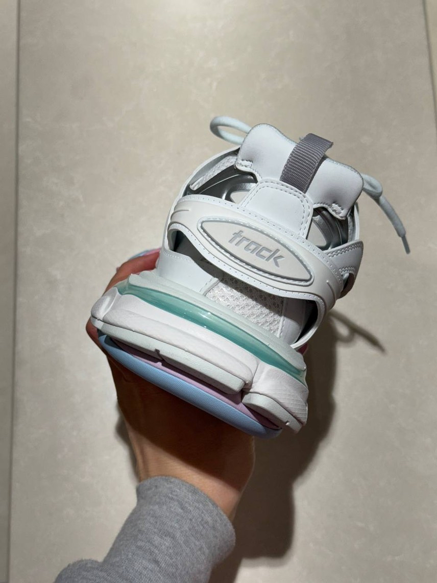 BALENCIAGA Sneakers side view - Women's luxury Shoes