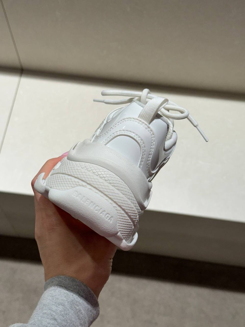 BALENCIAGA Sneakers side view - Women's luxury Shoes