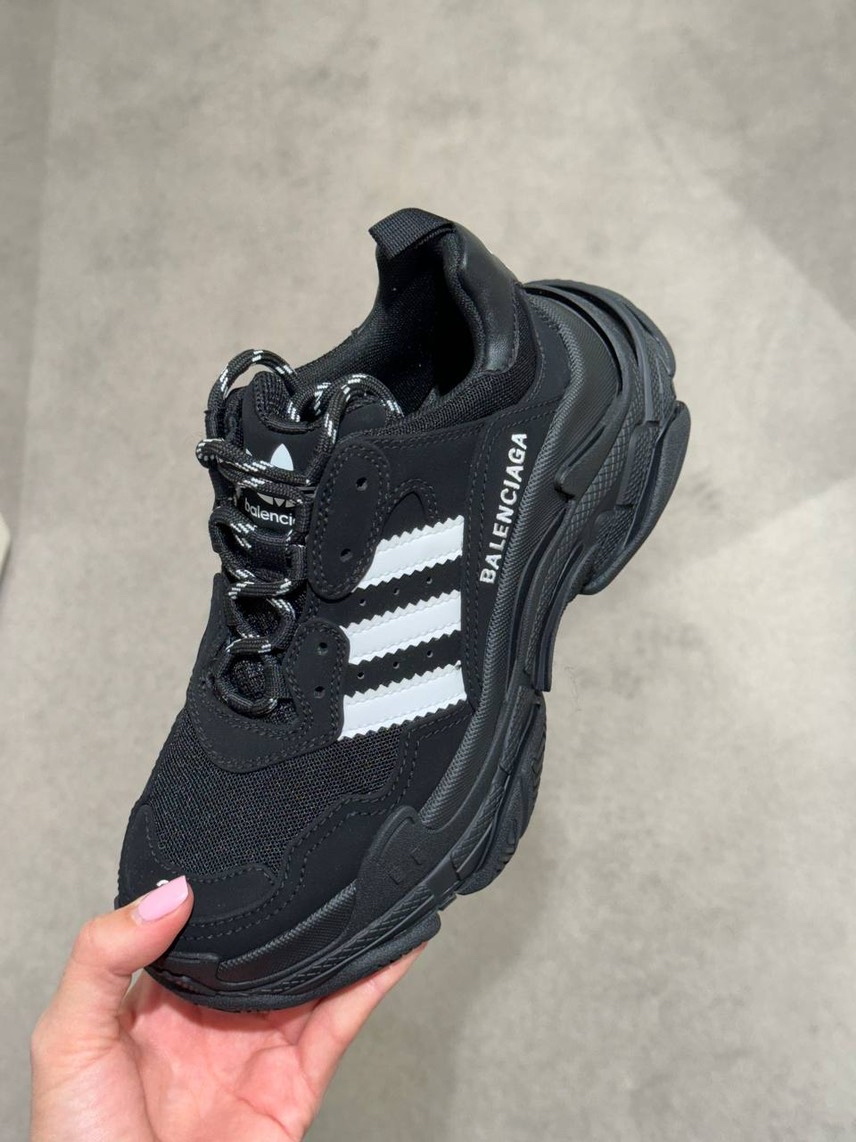 BALENCIAGA Sneakers side view - Women's luxury Shoes