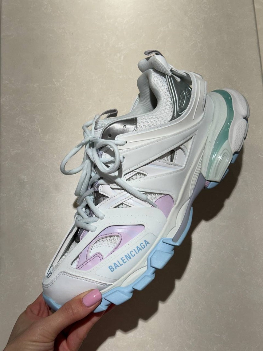 BALENCIAGA Sneakers side view - Women's luxury Shoes