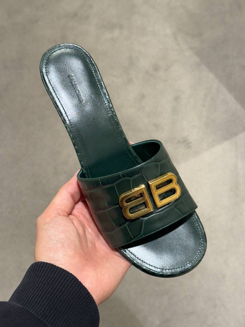 BALENCIAGA Sandals side view - Women's luxury Shoes