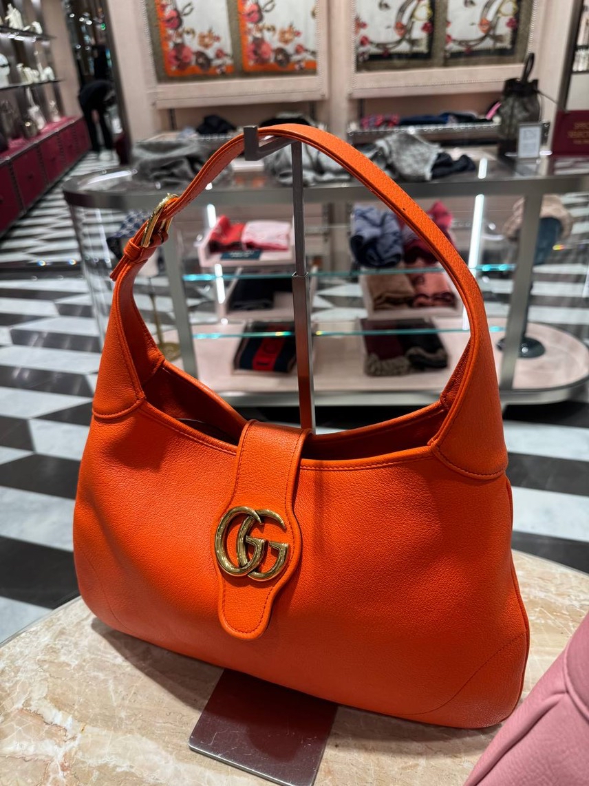 GUCCI Shoulder bags side view - Women's luxury Bags