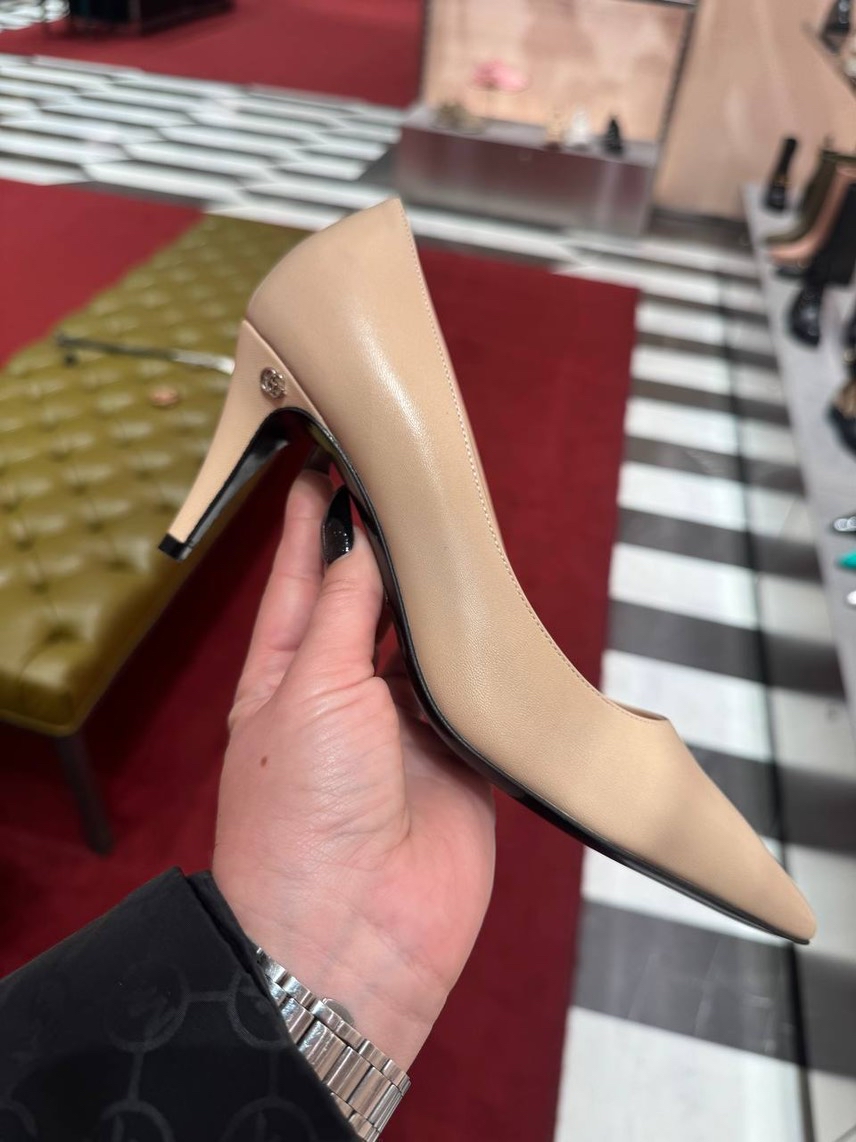 GUCCI Pumps front view - Women's luxury Shoes