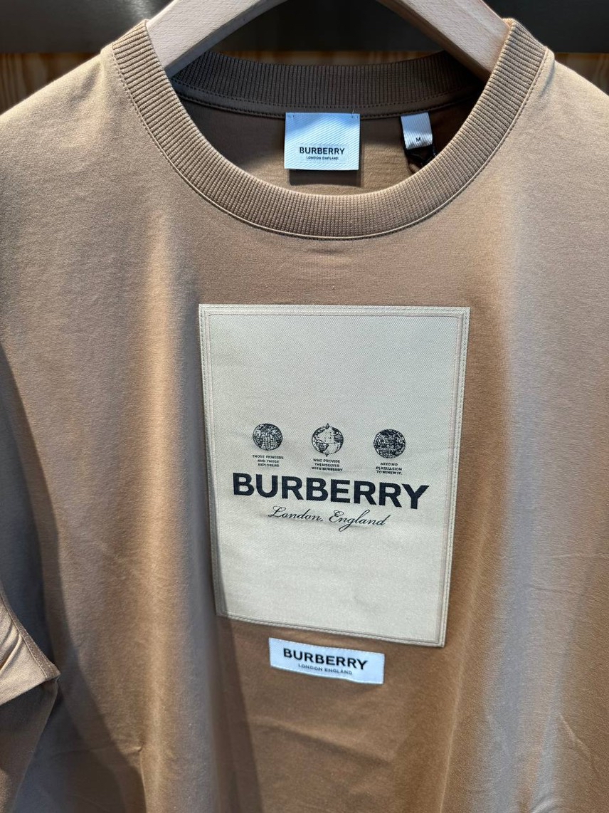 BURBERRY T-shirt and Polo side view - Men's luxury Clothes
