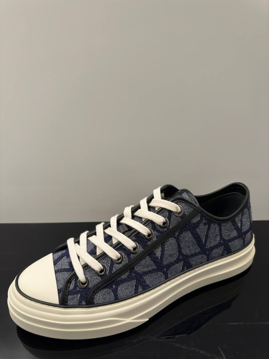 VALENTINO GARAVANI Sneakers front view - Men's luxury Shoes