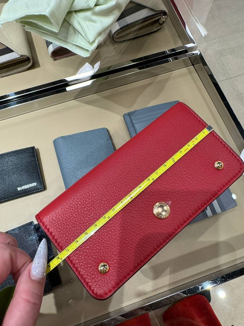 BURBERRY Wallets and small leather goods side view - Women's luxury Accessories
