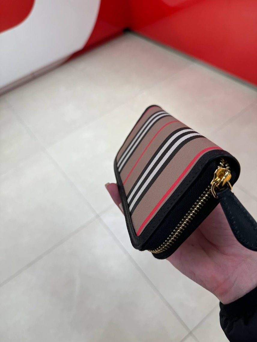 BURBERRY Wallets and small leather goods side view - Women's luxury Accessories