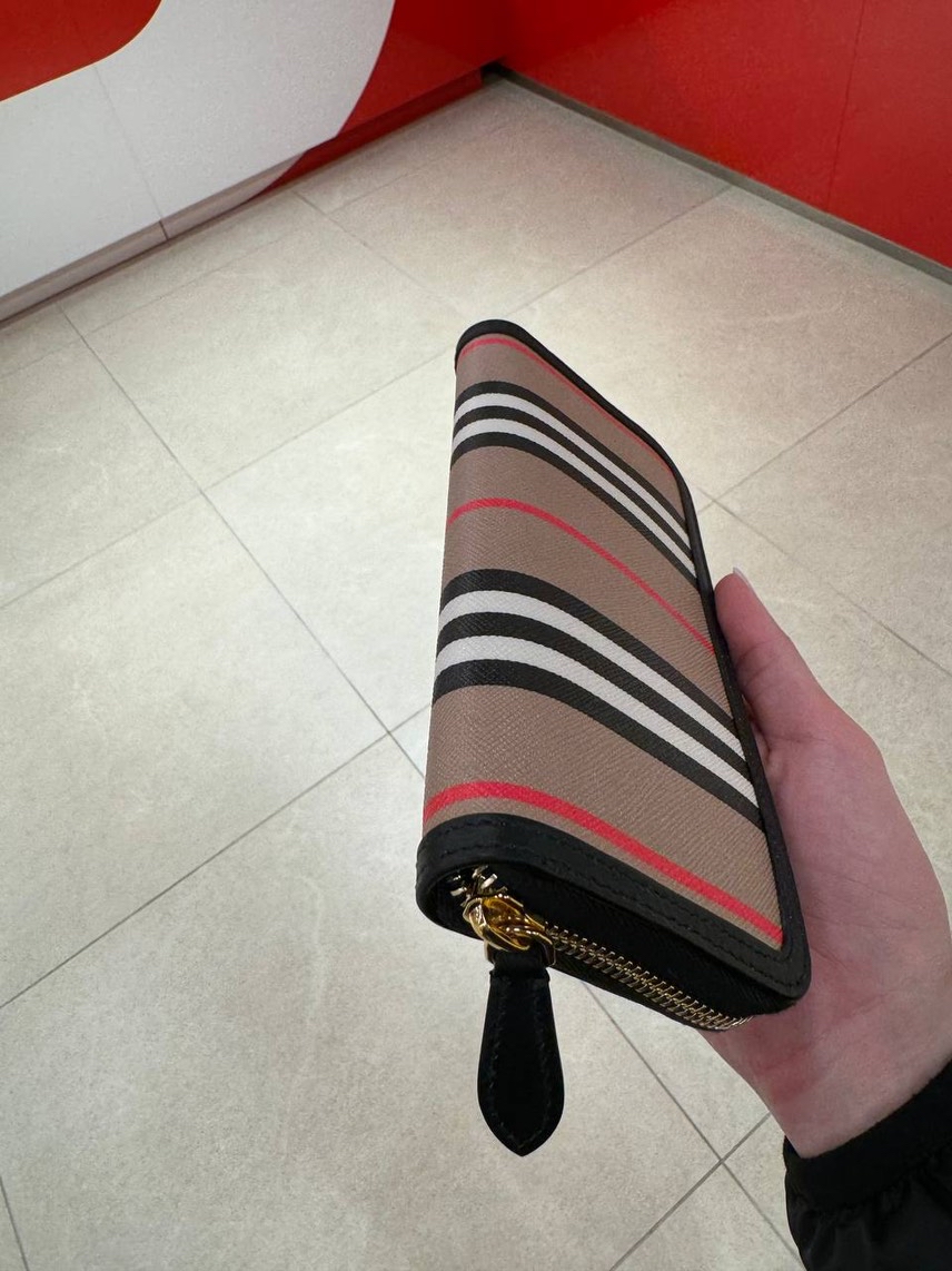 BURBERRY Wallets and small leather goods side view - Women's luxury Accessories