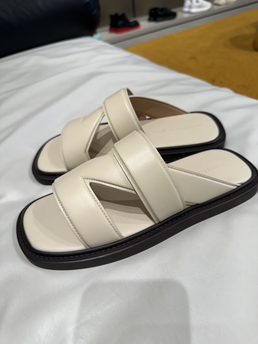 BOTTEGA VENETA Slides front view - Men's luxury Shoes