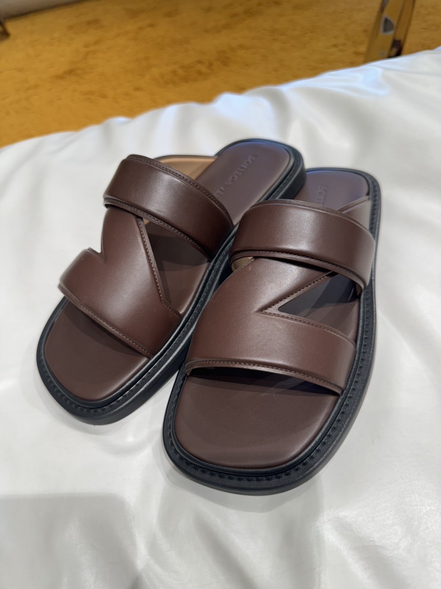BOTTEGA VENETA Slides front view - Men's luxury Shoes