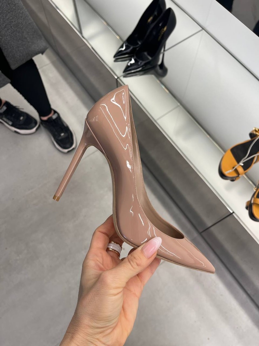 YVES SAINT LAURENT Pumps side view - Women's luxury Shoes