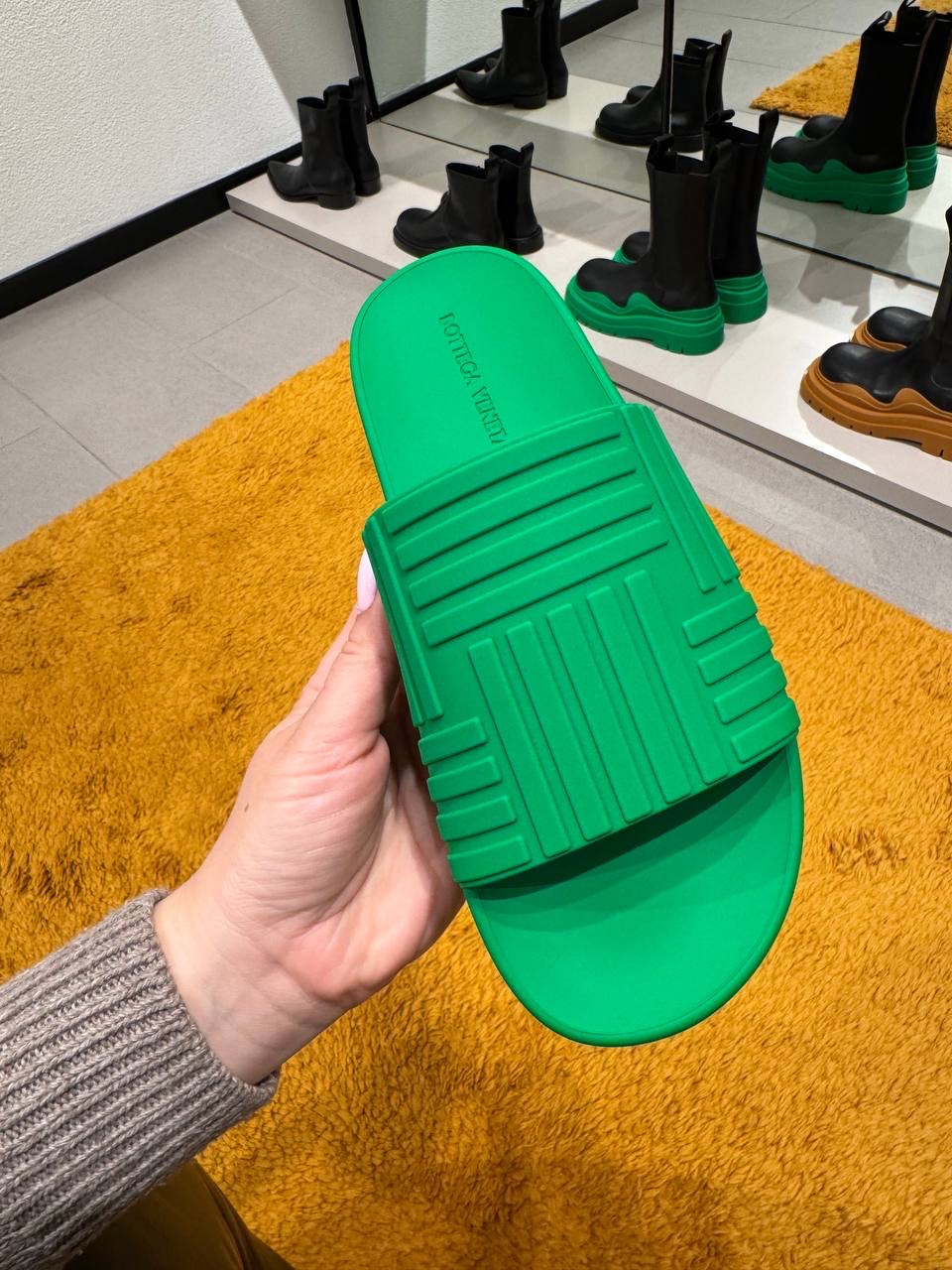 BOTTEGA VENETA Slides side view - Women's luxury Shoes