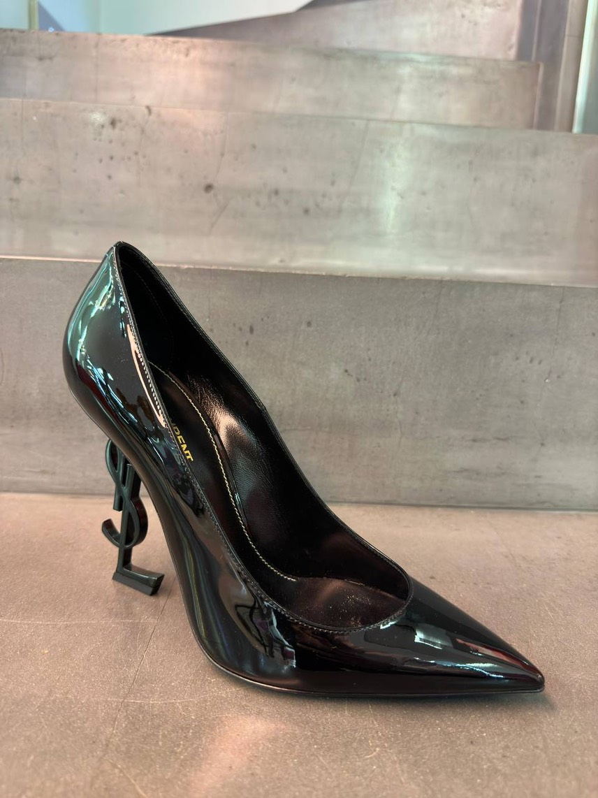 YVES SAINT LAURENT Pumps front view - Women's luxury Shoes