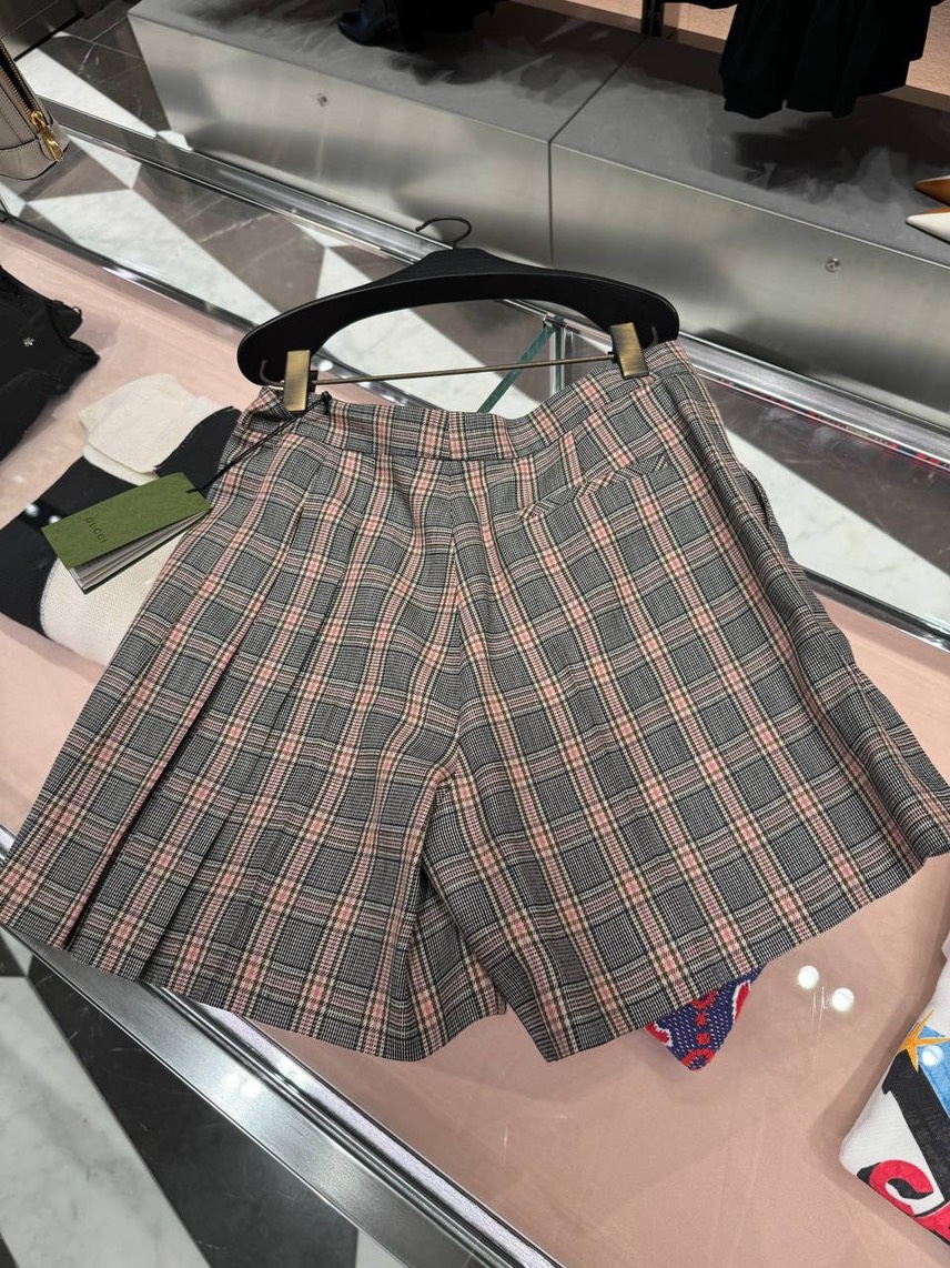 GUCCI Shorts side view - Women's luxury Clothes