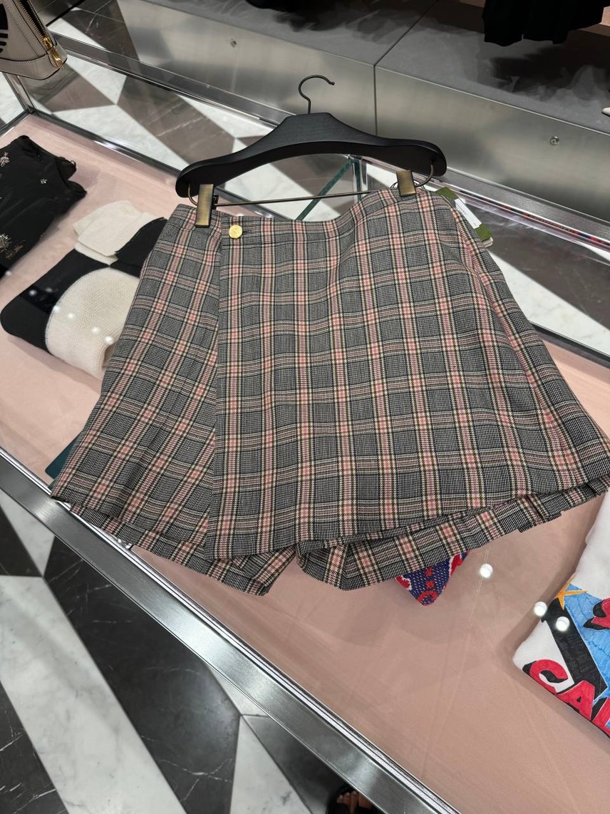 GUCCI Shorts front view - Women's luxury Clothes