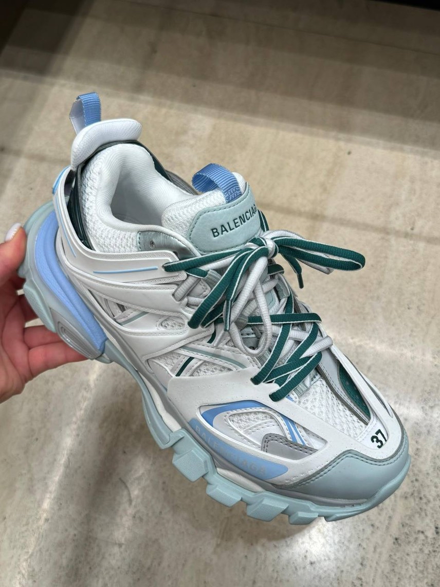 BALENCIAGA Sneakers side view - Women's luxury Shoes