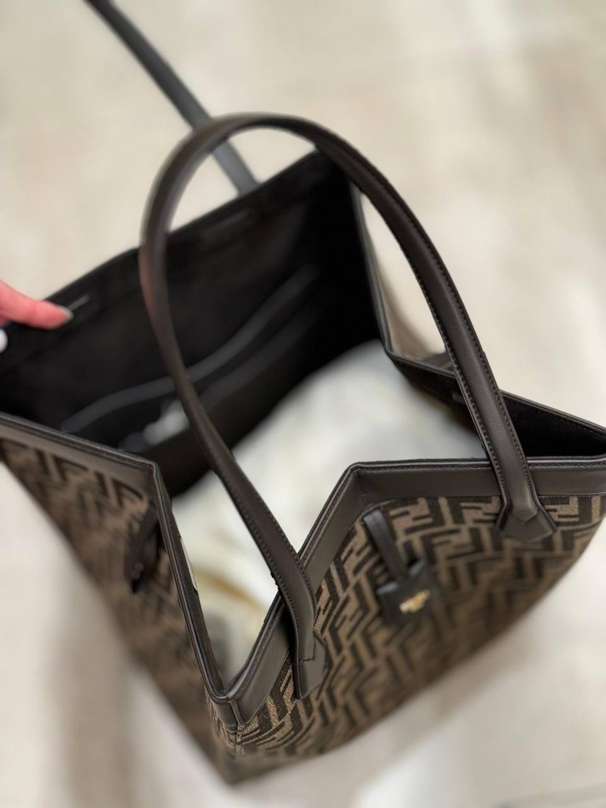 FENDI Shoulder bags side view - Women's luxury Bags