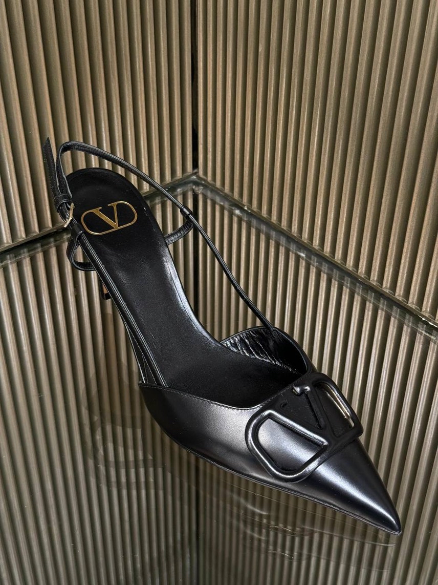 VALENTINO GARAVANI Sandals front view - Women's luxury Shoes