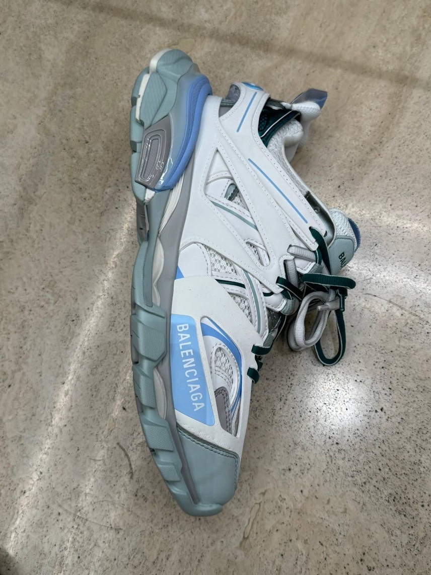 BALENCIAGA Sneakers side view - Women's luxury Shoes