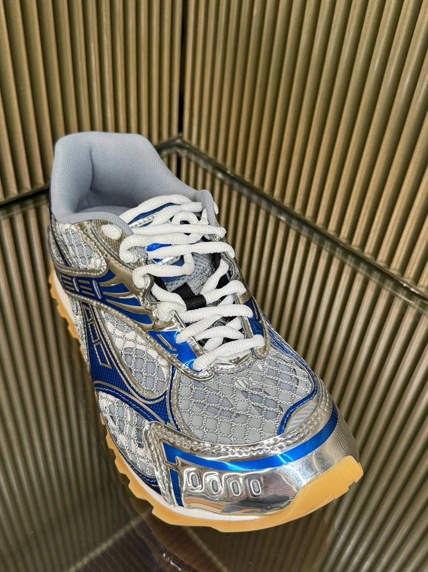 BALENCIAGA Sneakers side view - Women's luxury Shoes