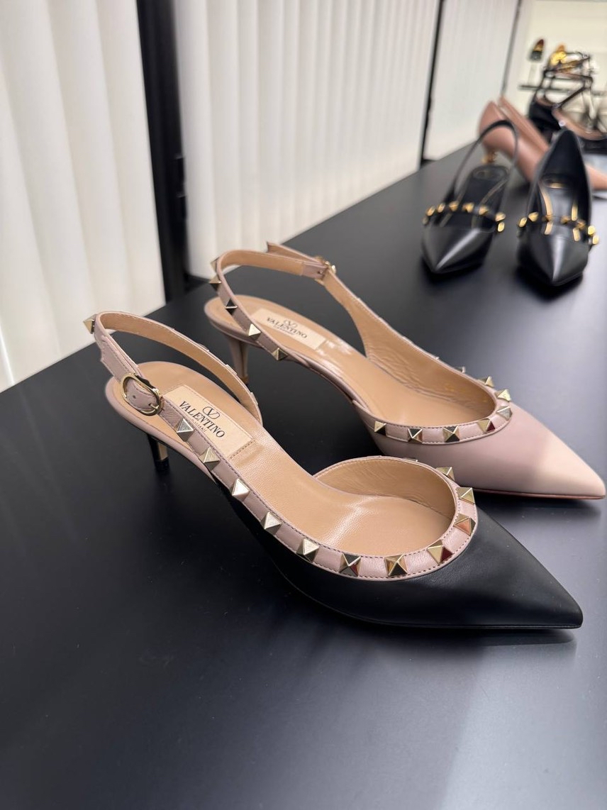 VALENTINO GARAVANI Sandals front view - Women's luxury Shoes