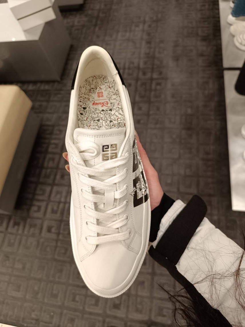 GIVENCHY Sneakers side view - Men's luxury Shoes