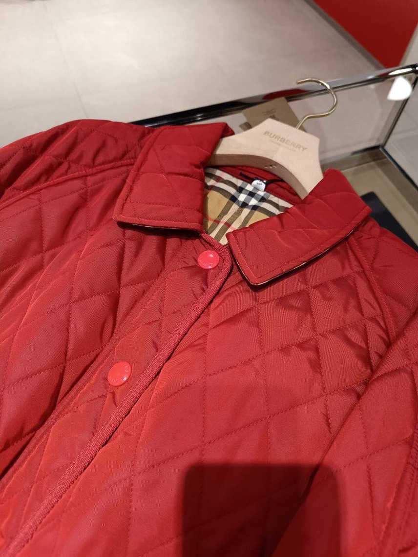 BURBERRY Down jacket side view - Women's luxury Clothes