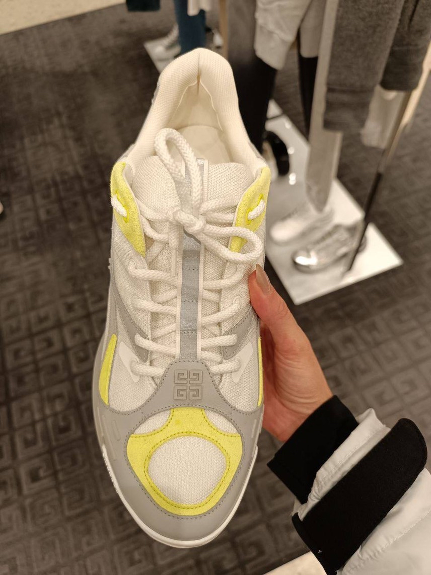 GIVENCHY Sneakers side view - Men's luxury Shoes