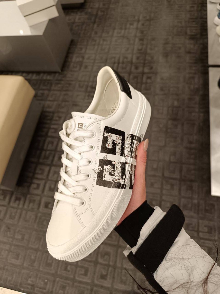 GIVENCHY Sneakers side view - Men's luxury Shoes