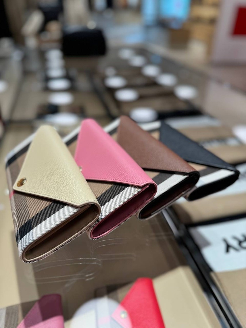 BURBERRY Wallets and small leather goods side view - Women's luxury Accessories
