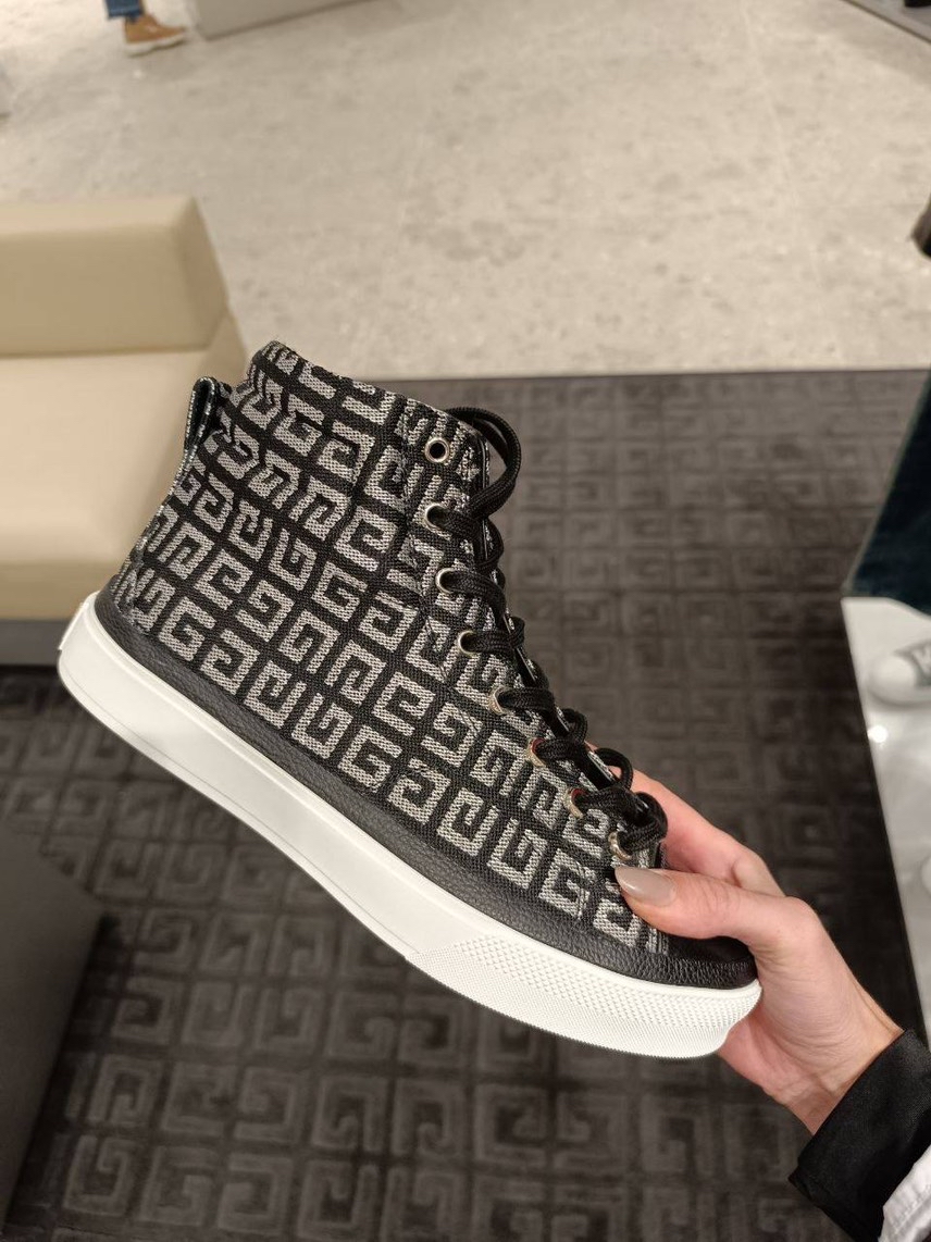 GIVENCHY Sneakers front view - Men's luxury Shoes