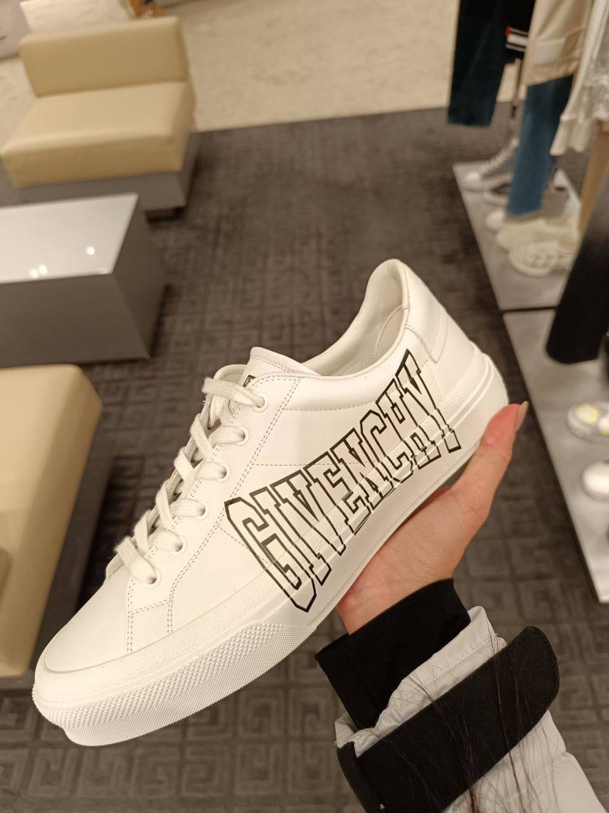 GIVENCHY Sneakers front view - Men's luxury Shoes