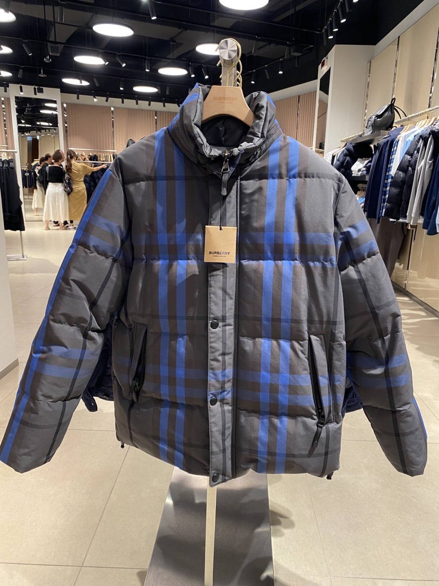 BURBERRY Down jacket side view - Men's luxury Clothes