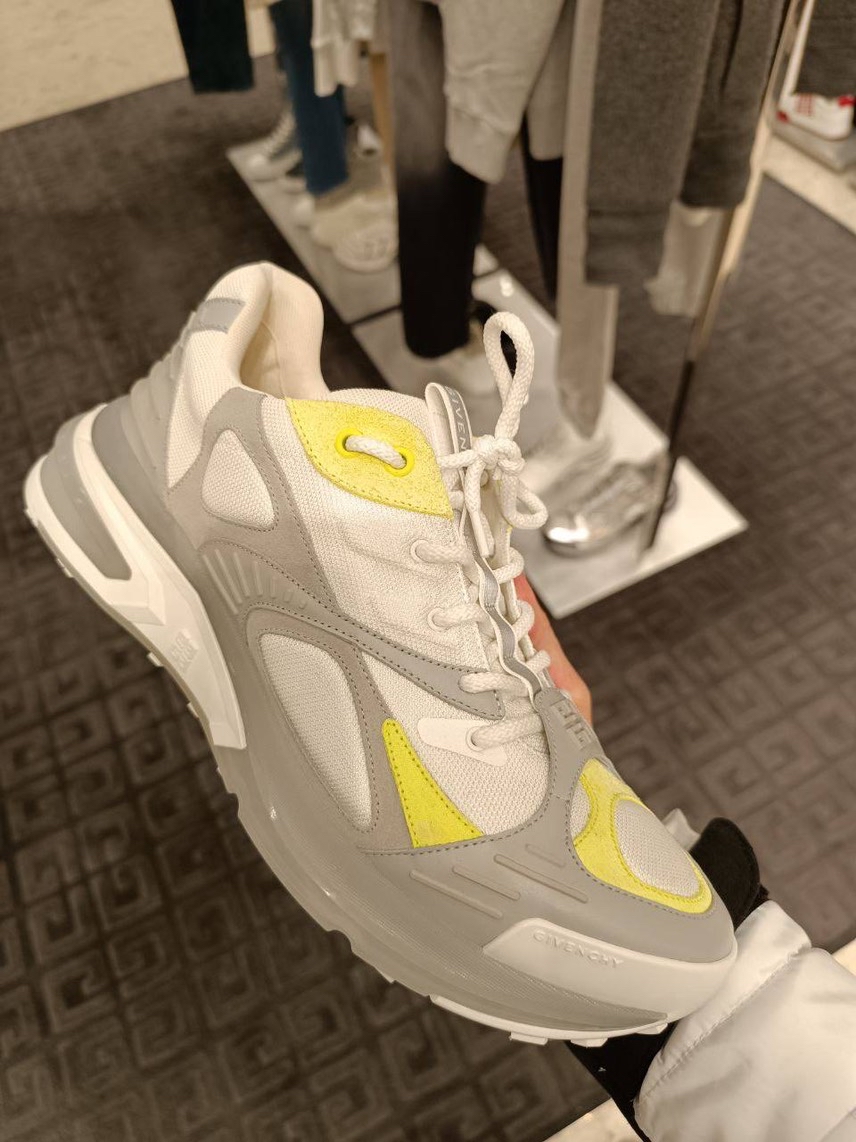 GIVENCHY Sneakers front view - Men's luxury Shoes