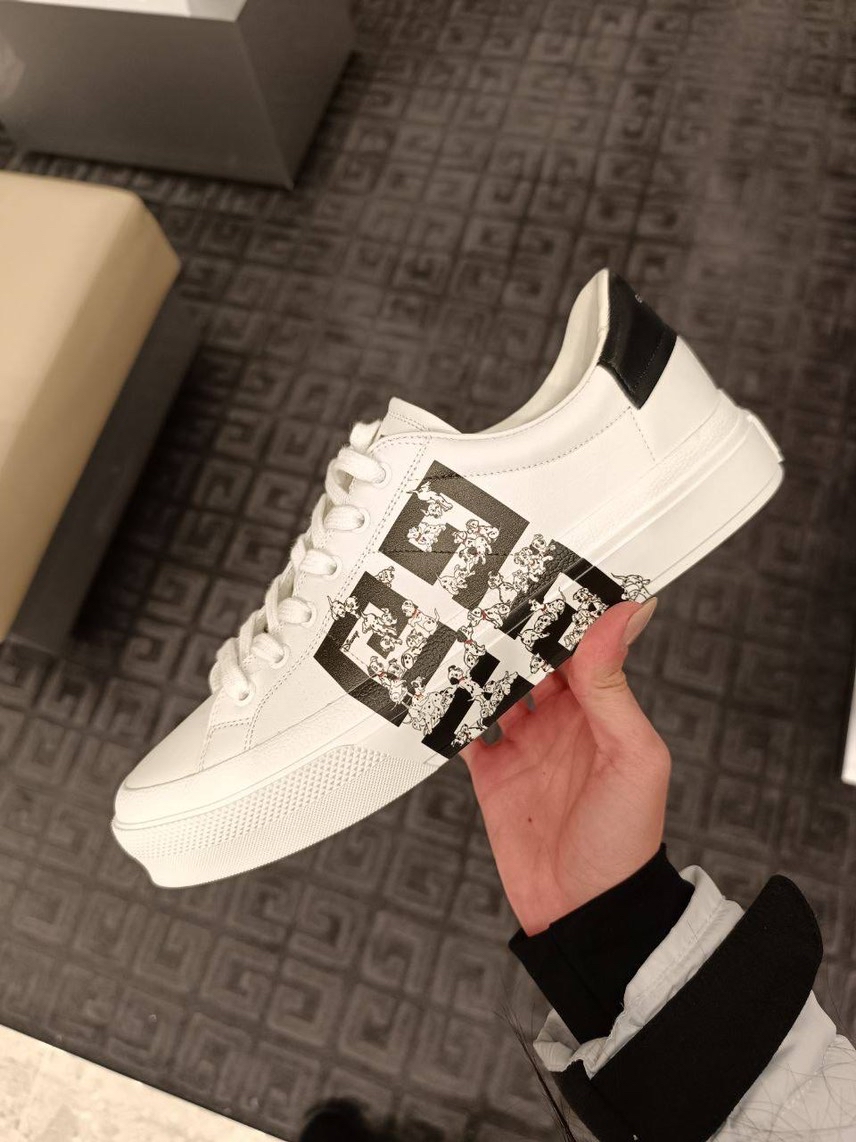 GIVENCHY Sneakers front view - Men's luxury Shoes