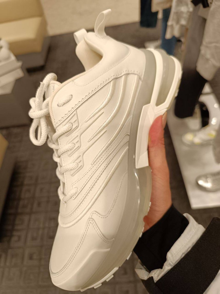 GIVENCHY Sneakers side view - Men's luxury Shoes