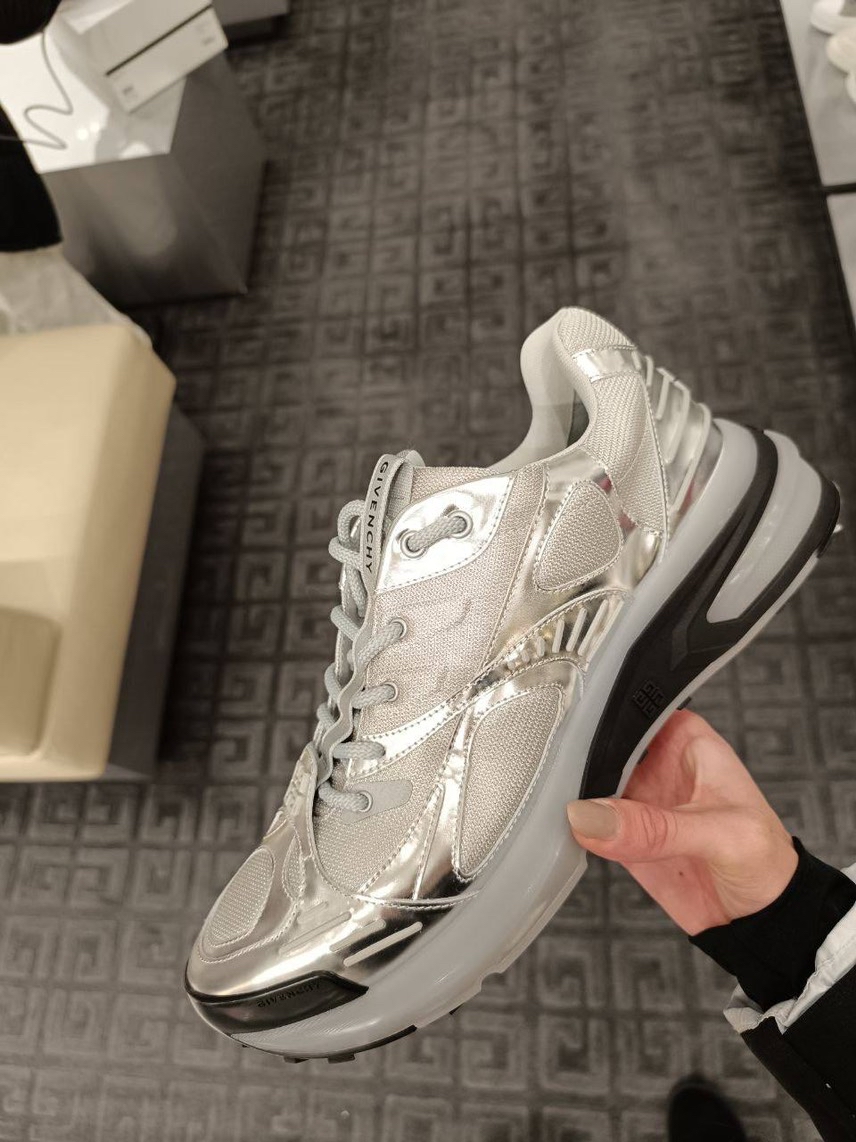 GIVENCHY Sneakers front view - Men's luxury Shoes