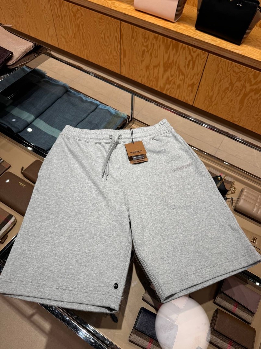 BURBERRY Shorts side view - Men's luxury Clothes